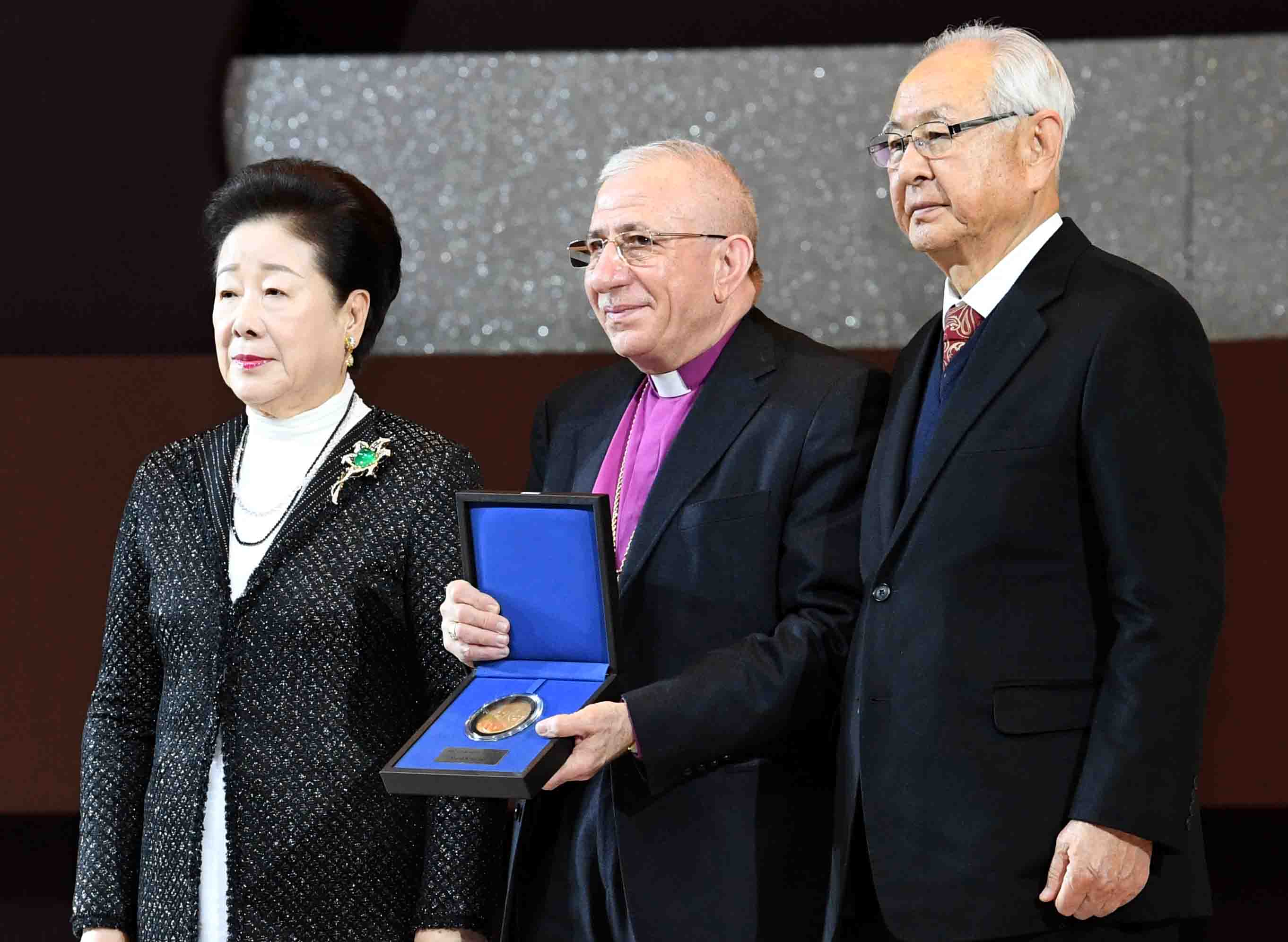 무닙 유난_메달 및 상패 수여