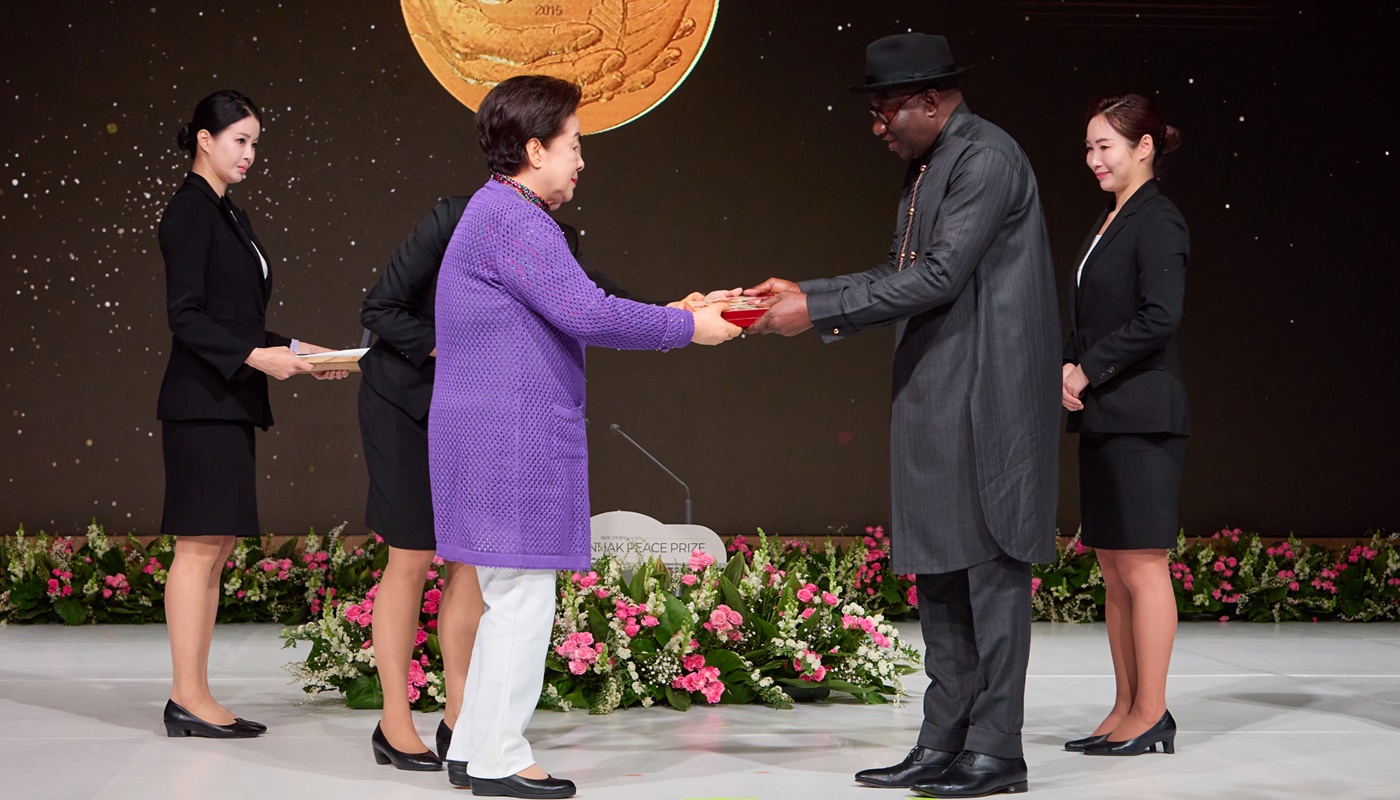 굿럭 조나단 메달 및 상패 수여