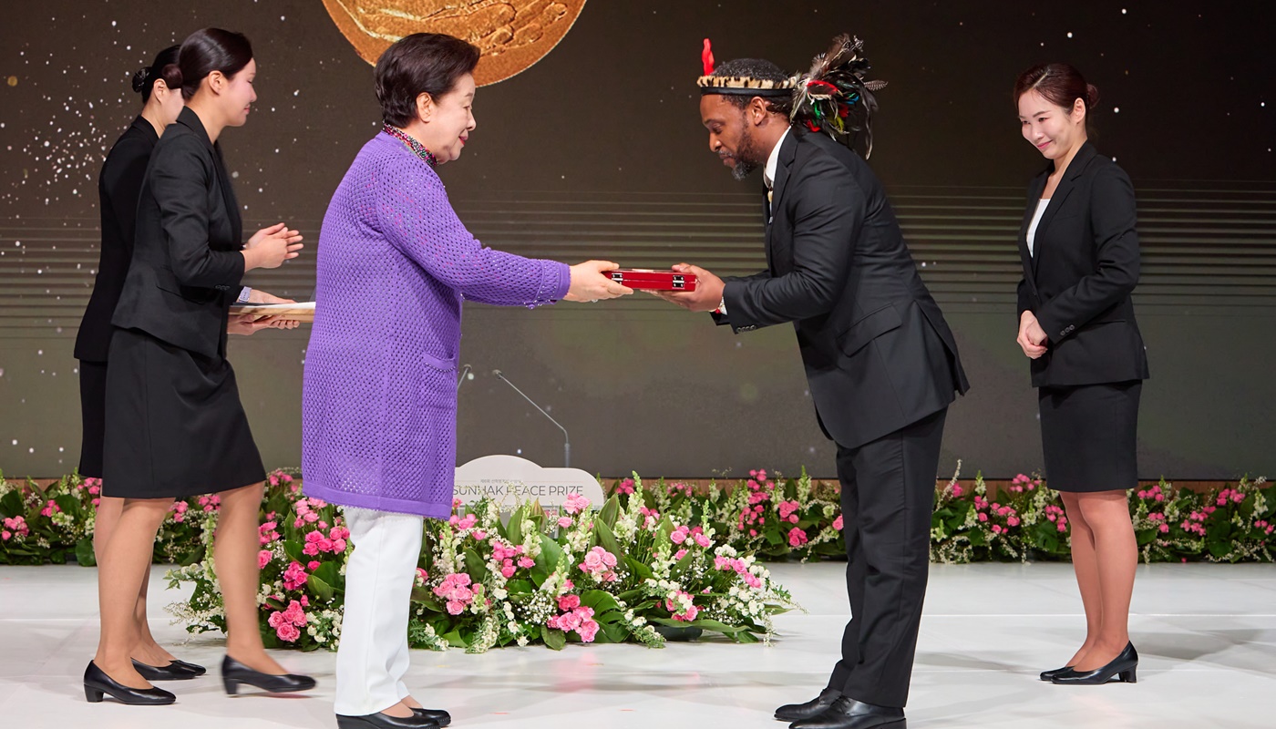 사무엘 하데베 메달 및 상패 수여